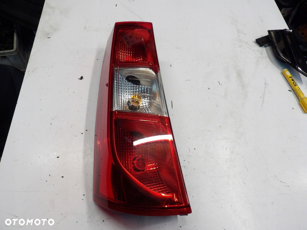 LAMPA TYLNA LEWA 265551619R DACIA DOKKER