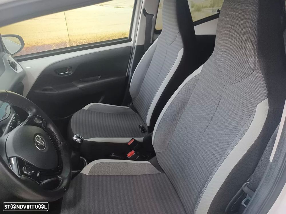 Toyota Aygo 1.0 X-Clusiv - 13