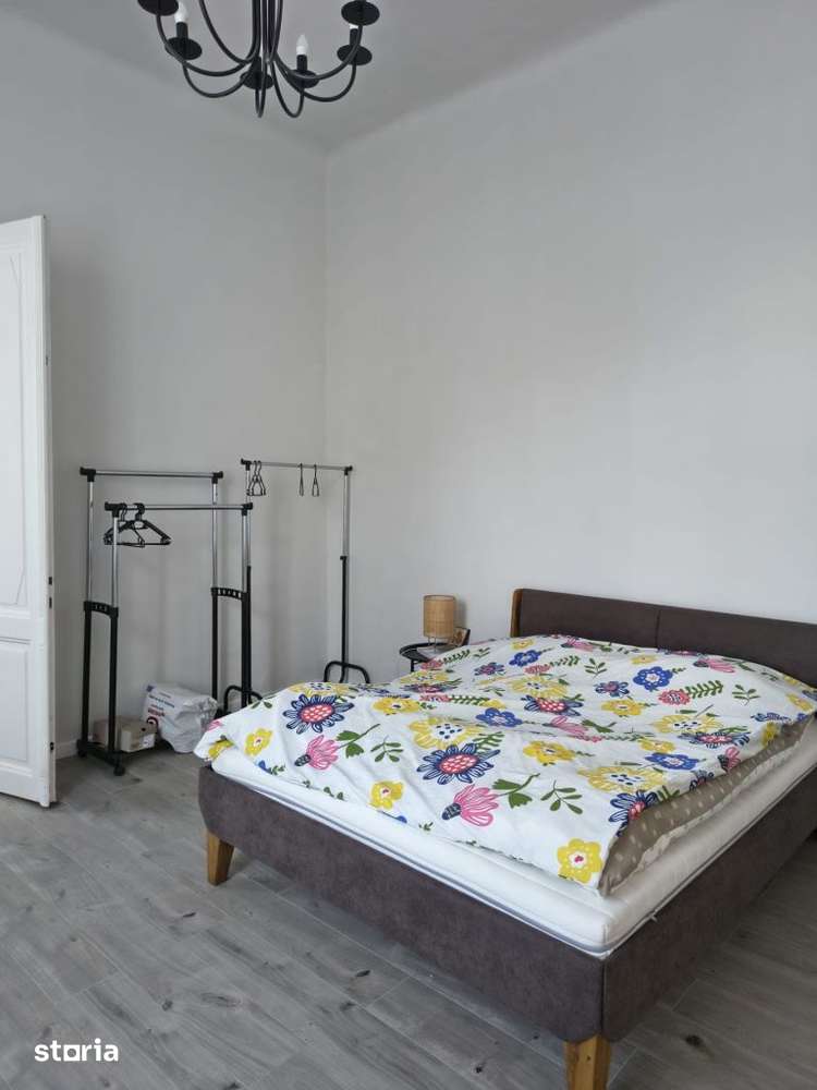 Apartament in zona centrala,finisat (cladire istorica ),mobilat,cu par — fotografia 3