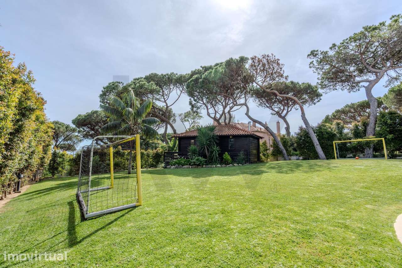 Monte Estoril | Uma residência rara entre o mar, a privacidade e a ele - Grande imagem: 4/43