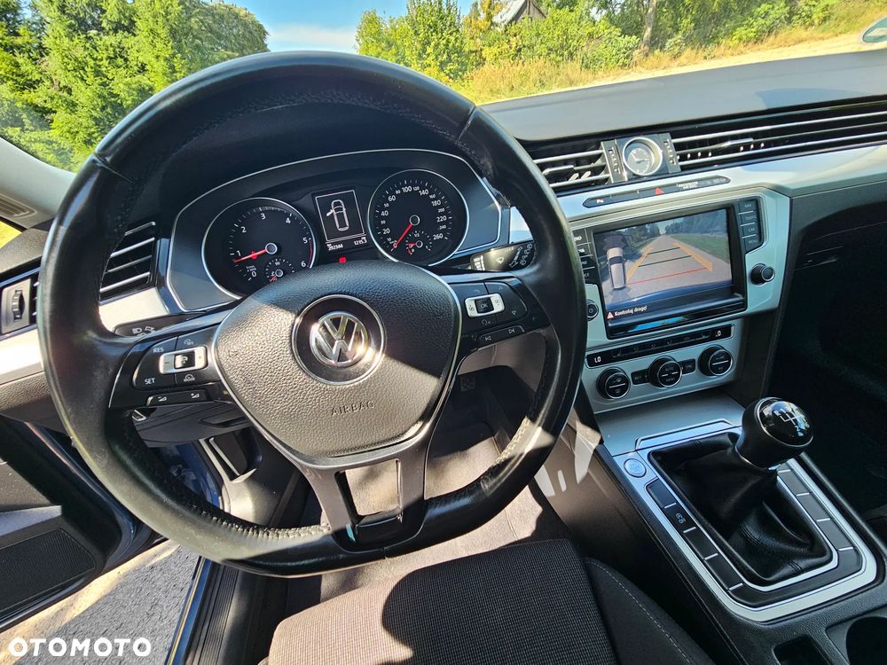 Volkswagen Passat 2.0 TDI (BlueMotion Technology) Trendline - 11
