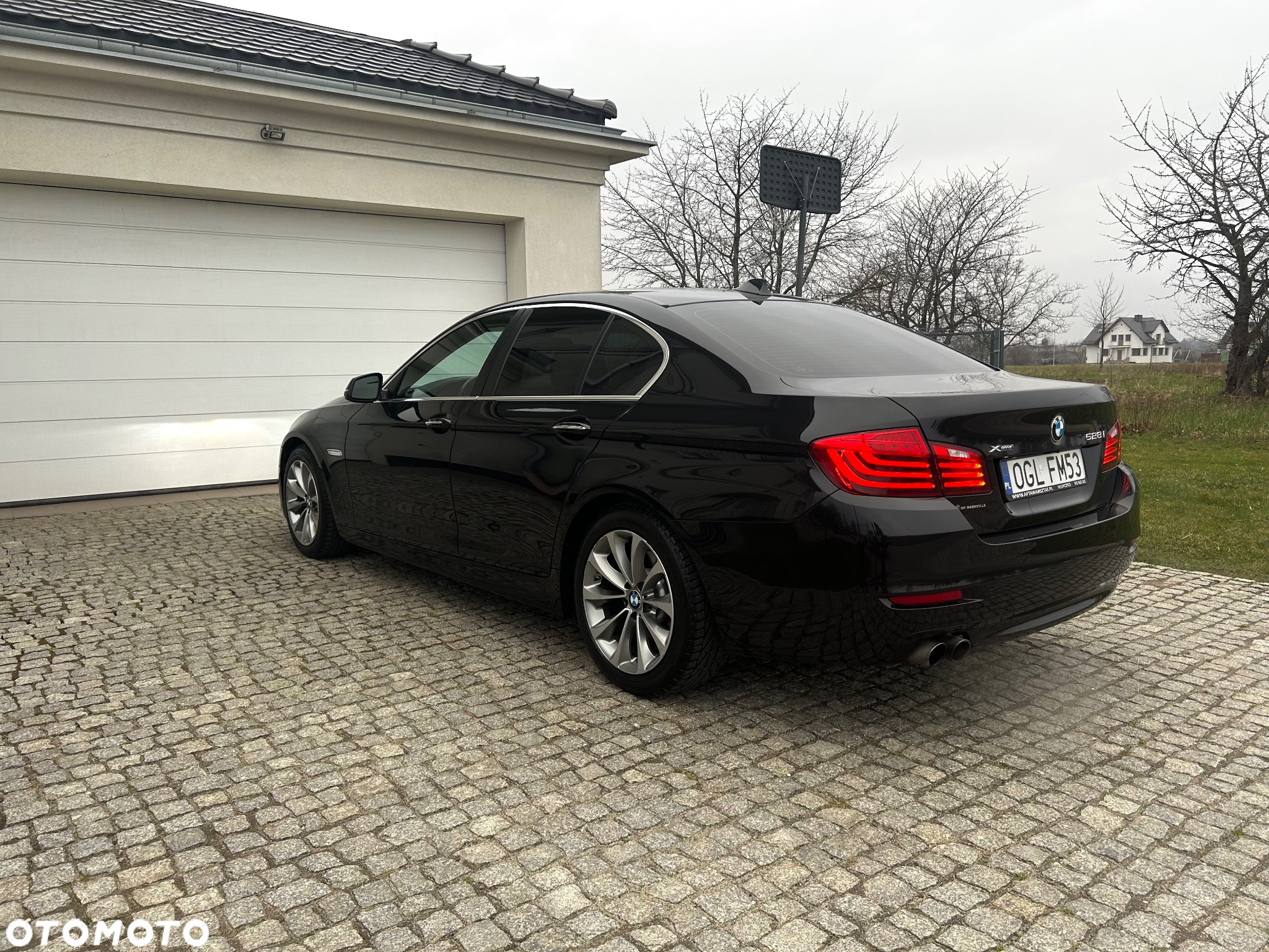 BMW Seria 5 528i xDrive - 17