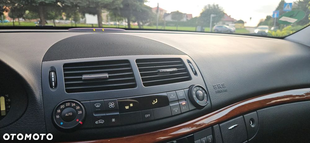 Mercedes-Benz Klasa E 200 Kompressor Classic - 36