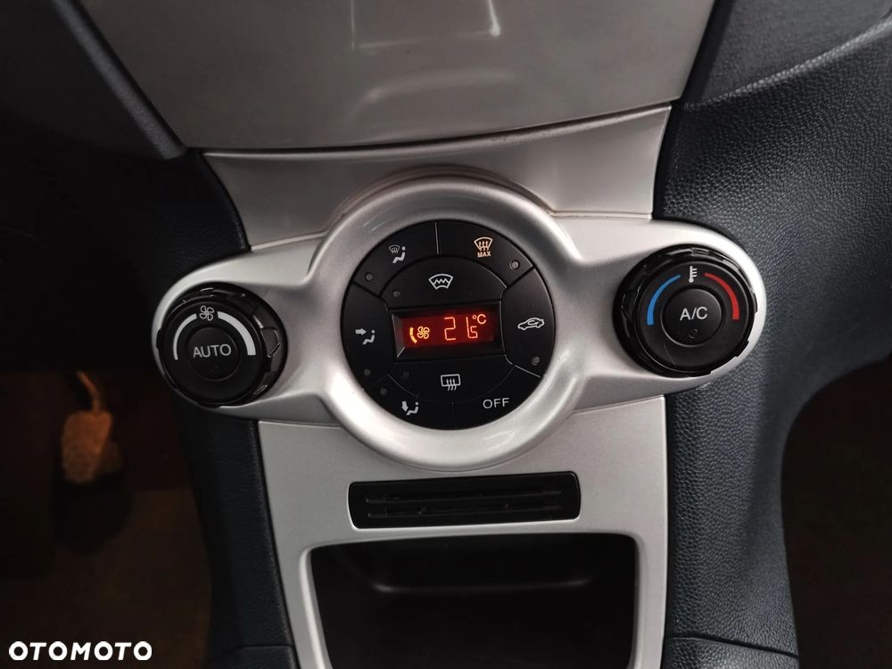 Ford Fiesta - 25