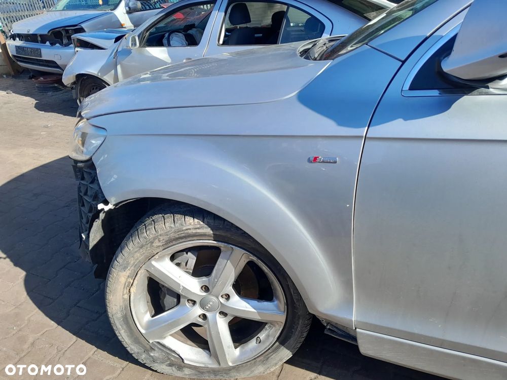 Błotnik przedni lewy AUDI Q7 4L 05-09r. LX7W - 3