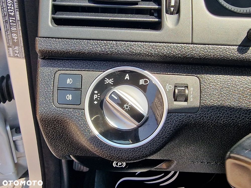 Mercedes-Benz Klasa C 180 CGI BlueEFFICIENCY Elegance - 19