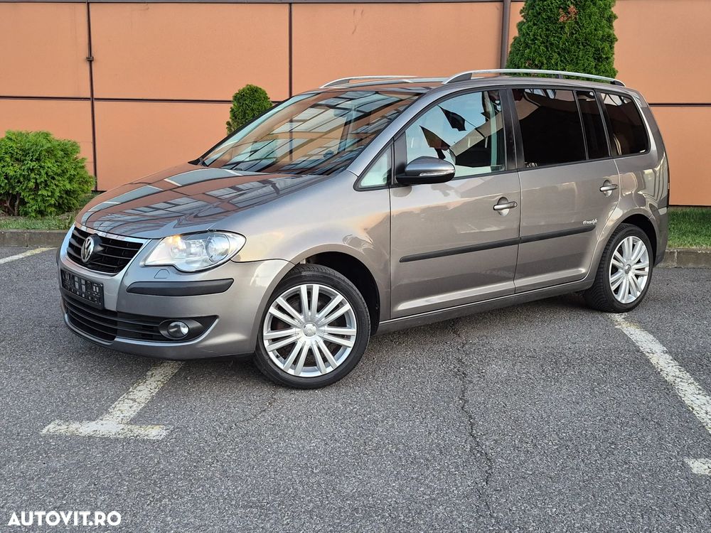 Volkswagen Touran 2.0 TDI Highline Aut - 1
