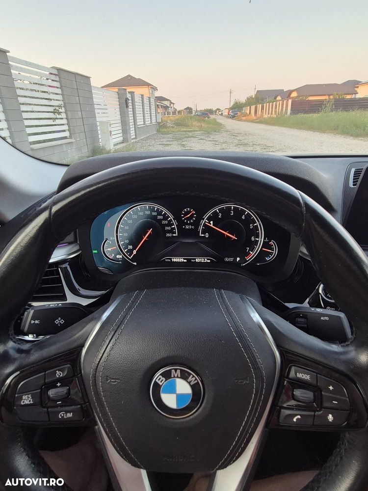 BMW Seria 5 520i AT - 9