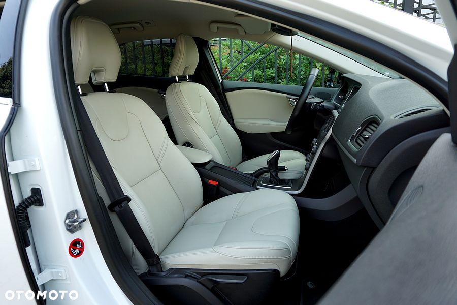 Volvo V40 D2 Summum - 30