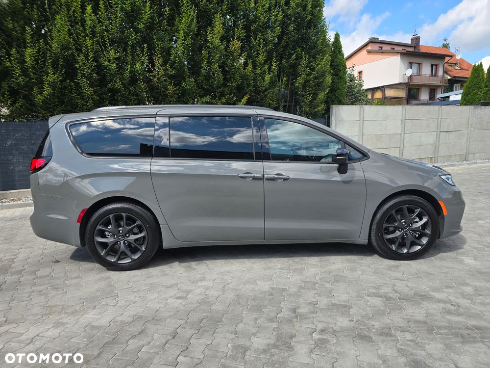 Chrysler Pacifica - 5
