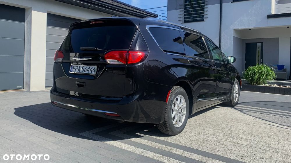 Chrysler Pacifica - 6