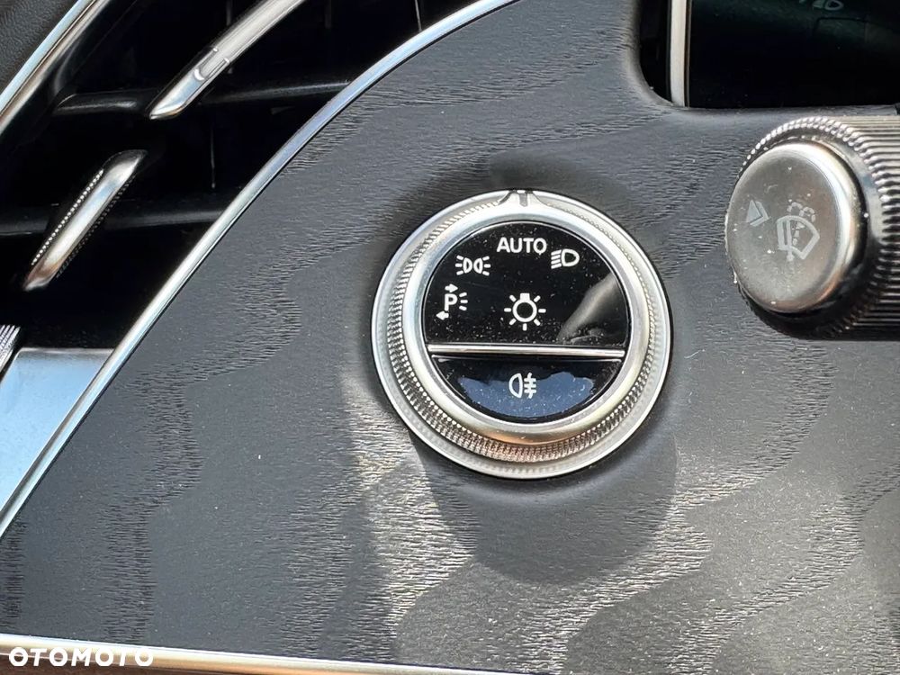 Mercedes-Benz Klasa E 200 mHEV 4-Matic Avantgarde 9G-Tronic - 24