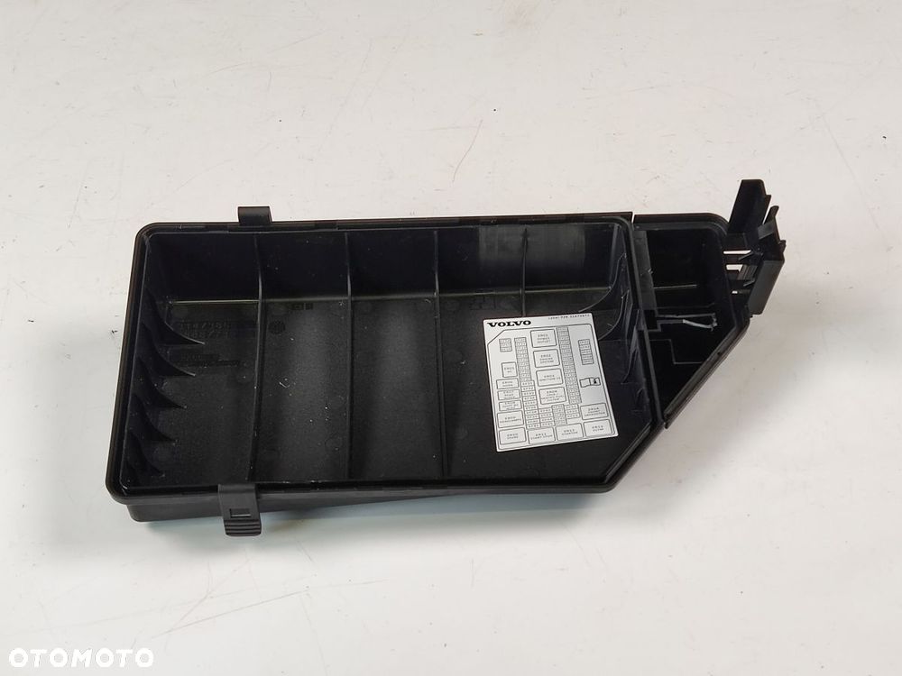 VOLVO XC40 2.0T T4 17-21r Pokrywa Skrzynki Bezpieczników - 4