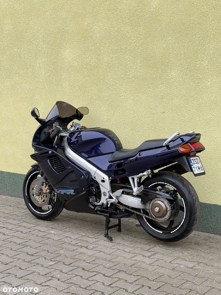 Honda VFR - 19