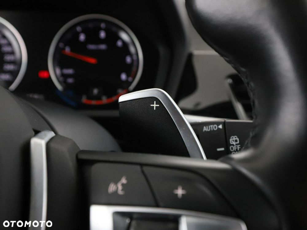 BMW X1 sDrive20d xLine - 33