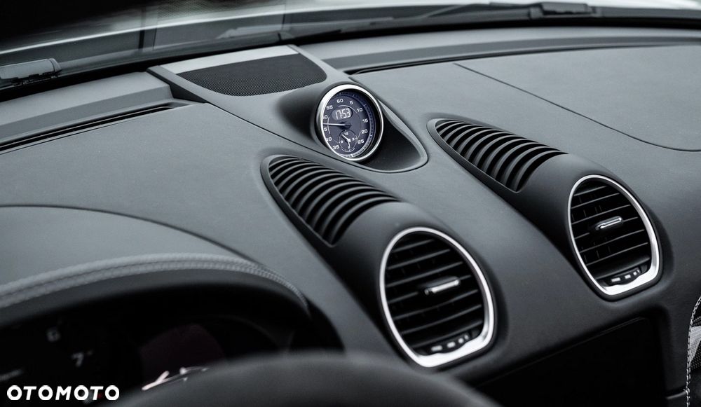 Porsche 718 Boxster Spyder - 11