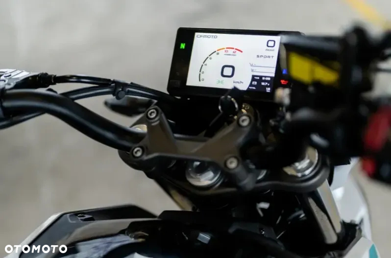 CFMoto MT - 3