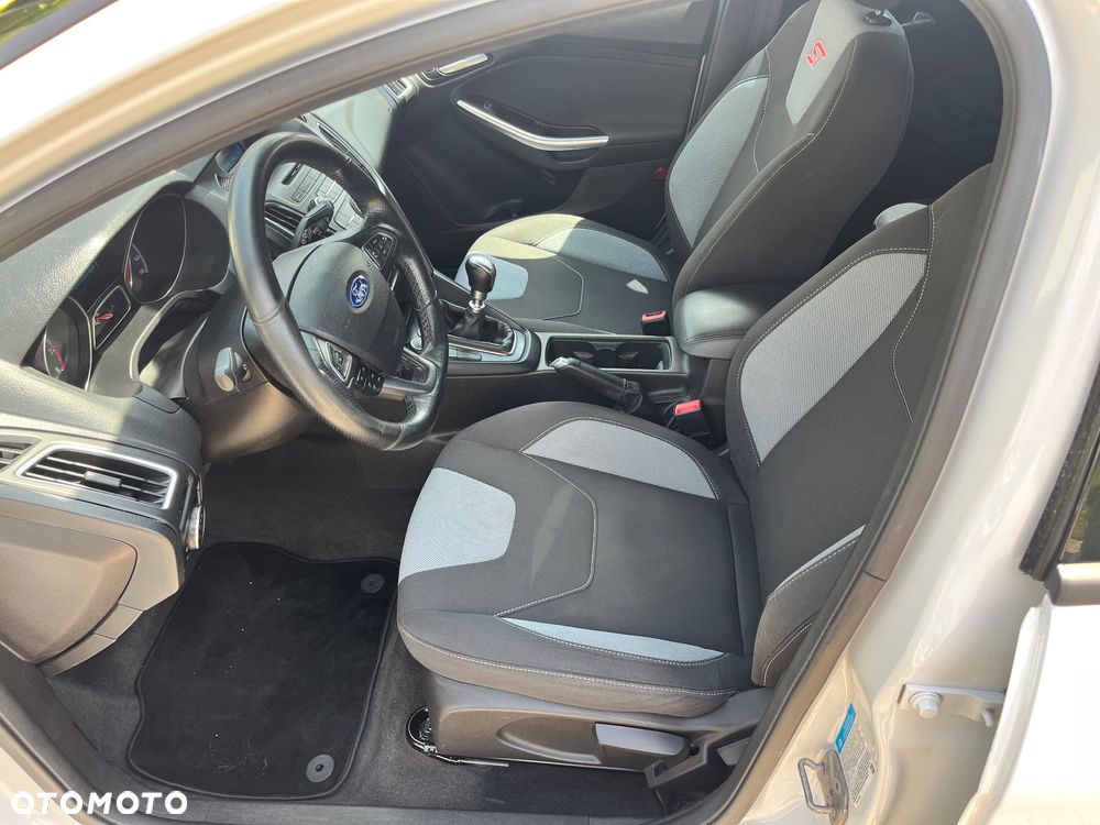 Ford Focus 2.0 EcoBoost ST - 10
