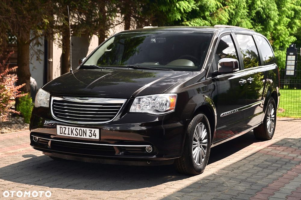 Chrysler Town & Country - 5