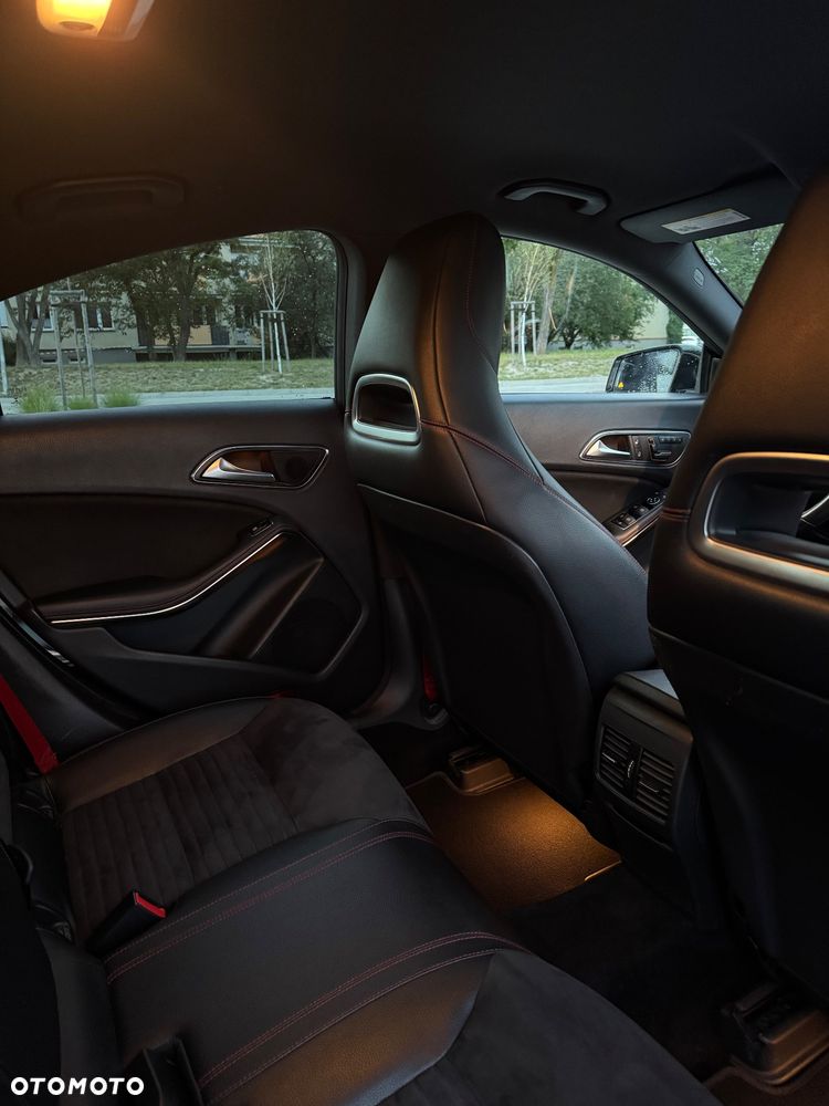 Mercedes-Benz CLA 250 7G-DCT AMG Line - 14