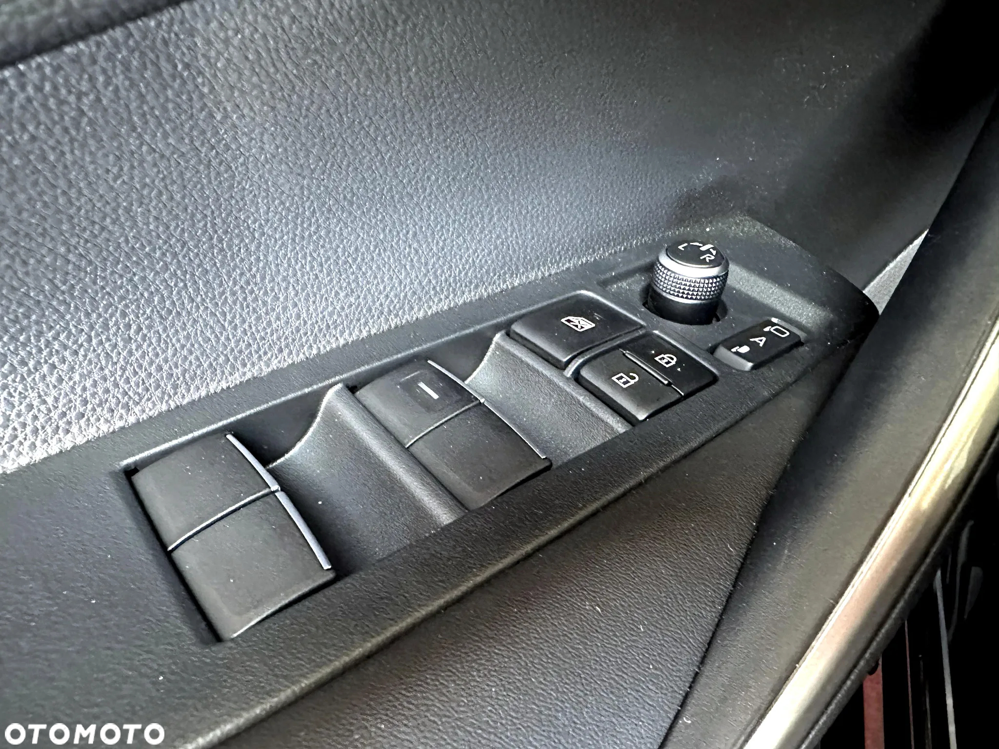 Toyota Corolla 2.0 Hybrid Style - 26