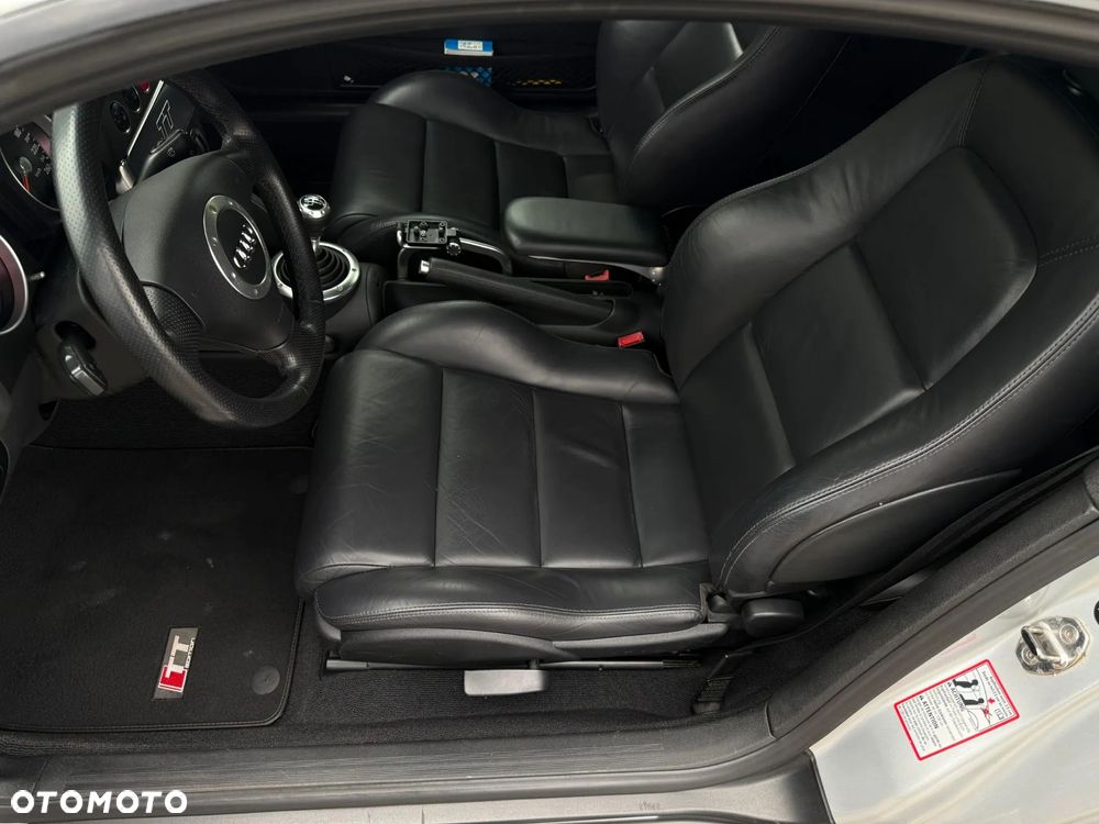 Audi TT Coupé - 17