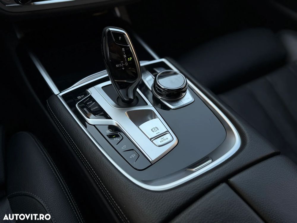 BMW Seria 7 745e - 21