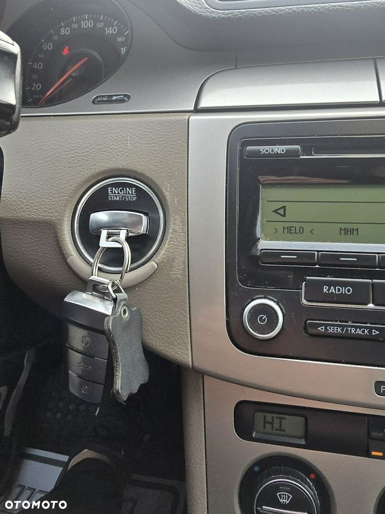 Volkswagen Passat - 32