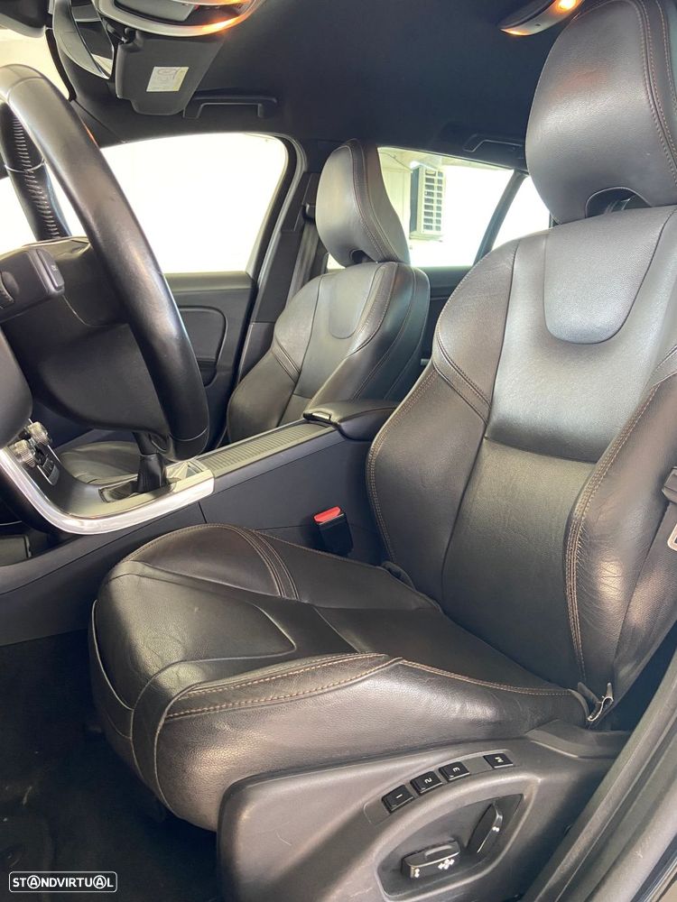 Volvo V60 Cross Country 2.0 D4 Pro - 23