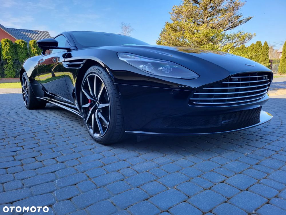 Aston Martin DB11 Launch Edition - 6