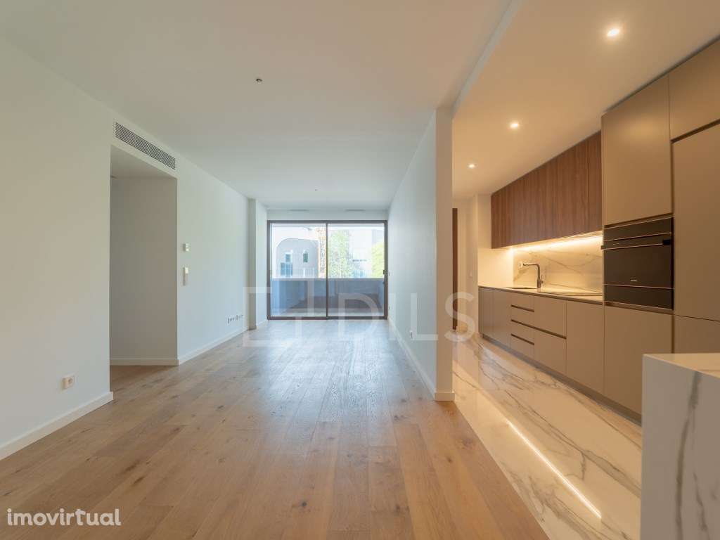 Apartamento T2 em Vila Nova Gaia com varanda e estacionamento - Grande imagem: 2/40