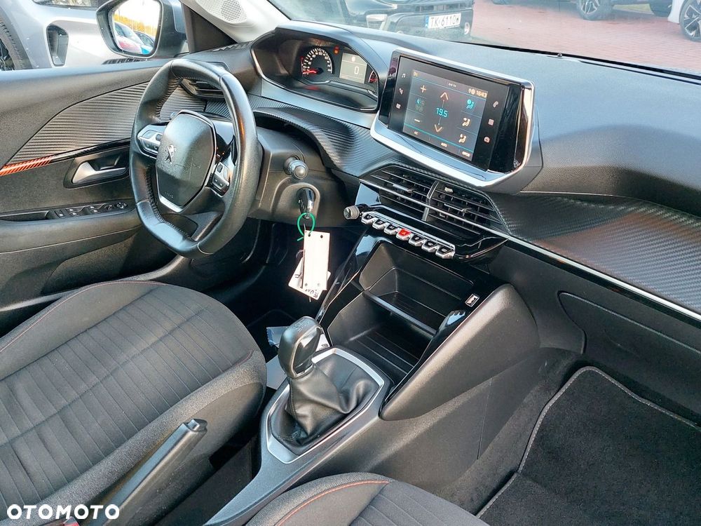 Peugeot 208 - 12