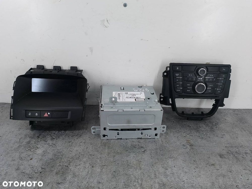 RADIO FABRYCZNE OPEL ASTRA J 20983513  13346050   13267984 - 1