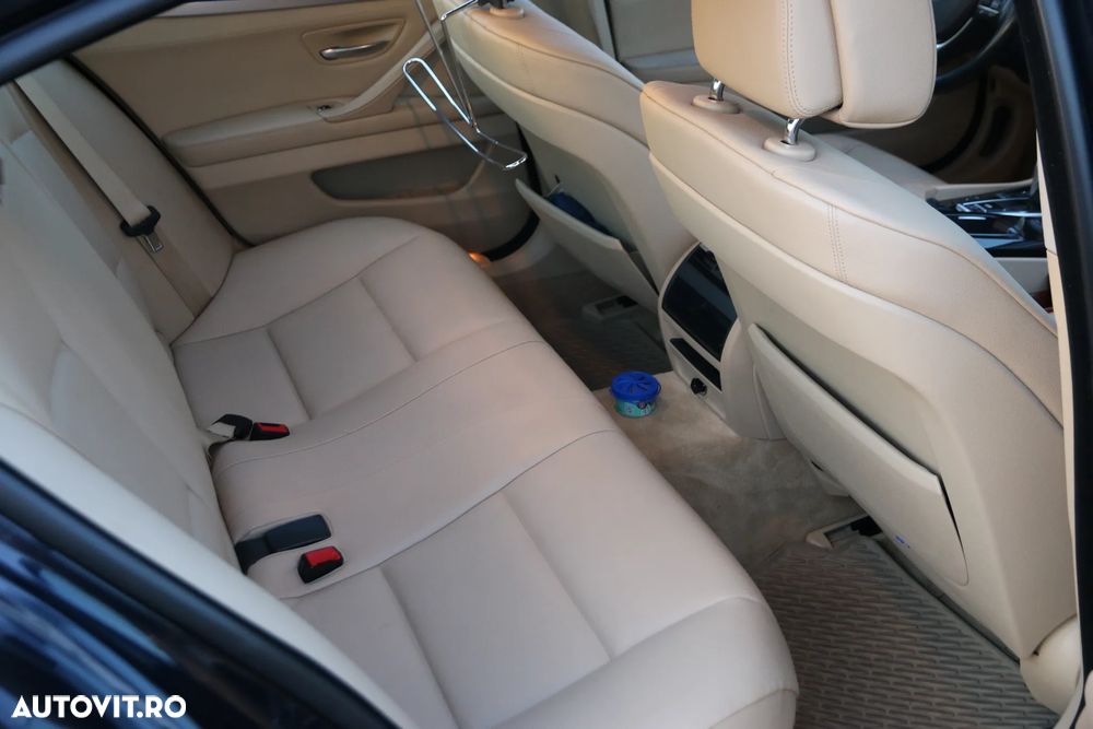 BMW Seria 5 525d xDrive - 11