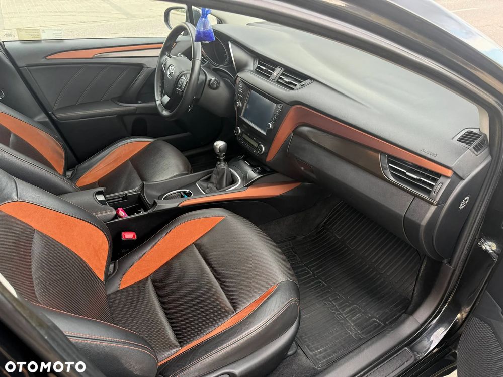 Toyota Avensis 1.8 Premium - 11