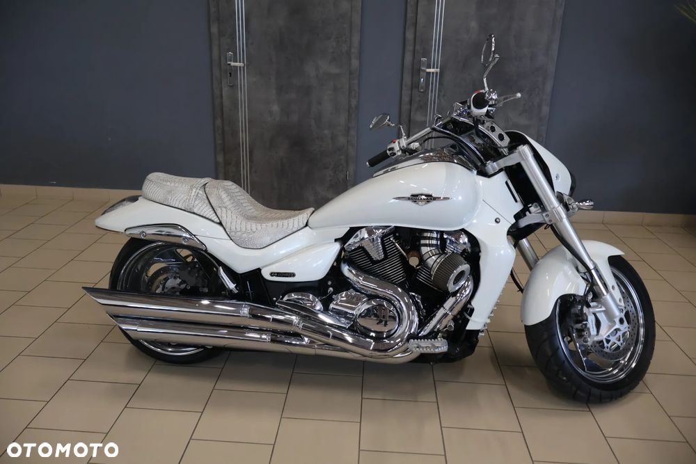 Suzuki Intruder - 6