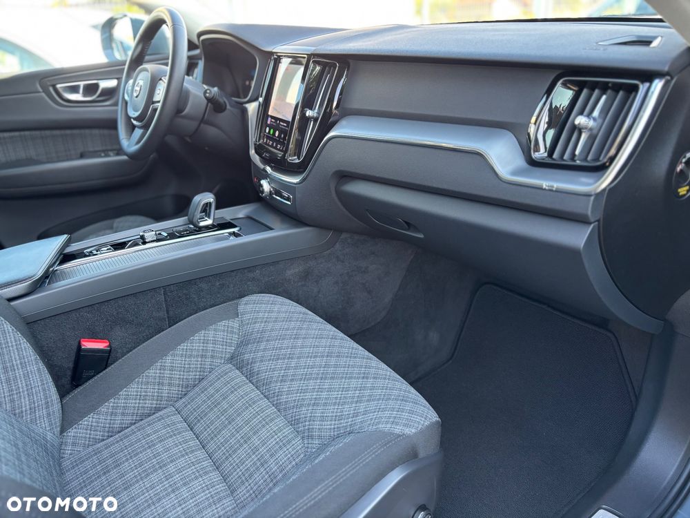 Volvo XC 60 B4 B Momentum Pro - 22
