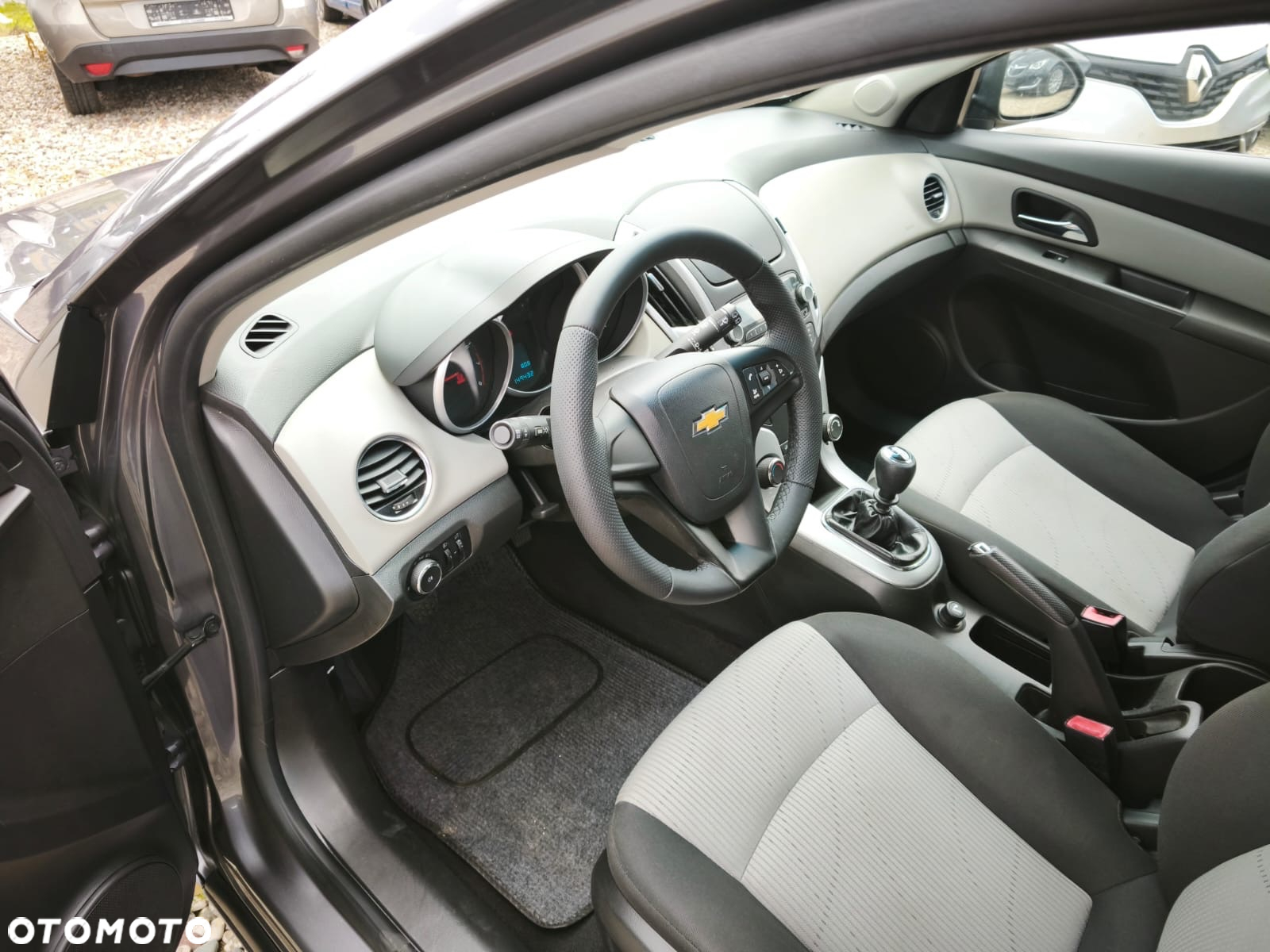 Chevrolet Cruze 1.6 LS - 25