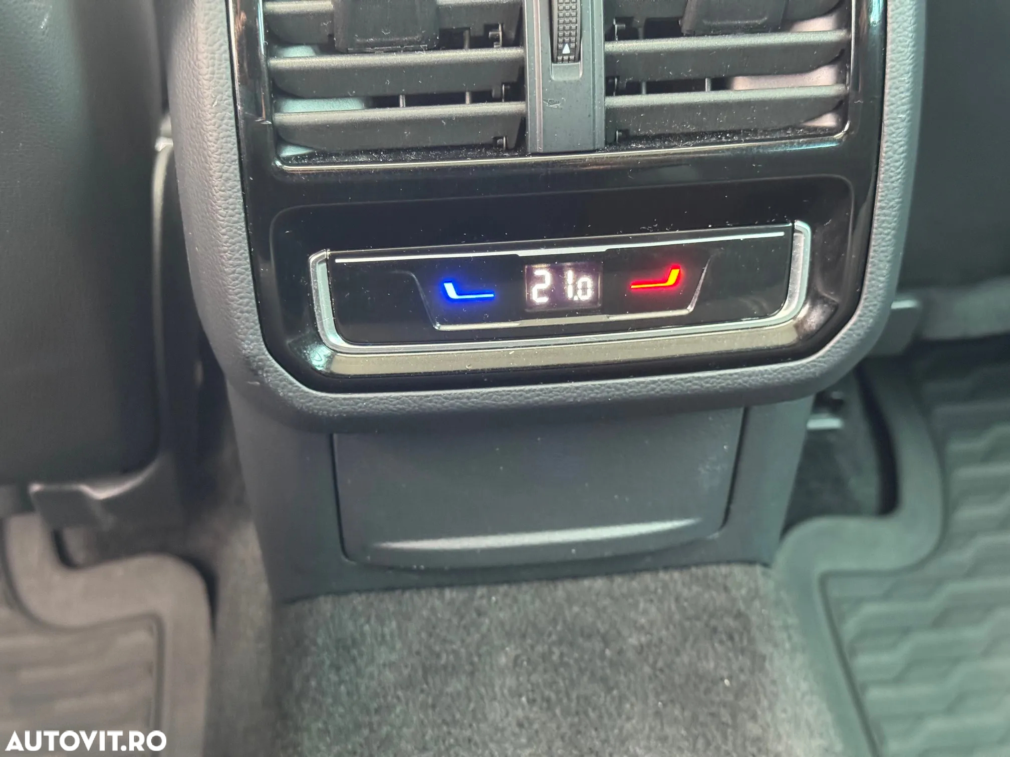 Volkswagen Passat Variant 2.0 TDI 4Mot DSG Highline - 18