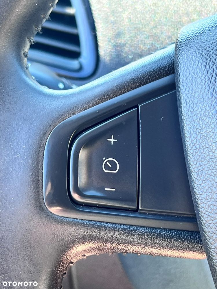 Renault Grand Scenic - 21
