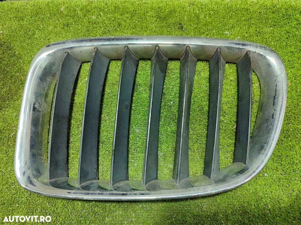 GRILA BARA FATA STANGA BMW X1 E84 SDRIVE 18D 2.0 DIESEL 2010 / MODEL SAV HATCHBACK COD OEM 2993307 / 51112993307 / 10627110 / 2009-2015 - 1