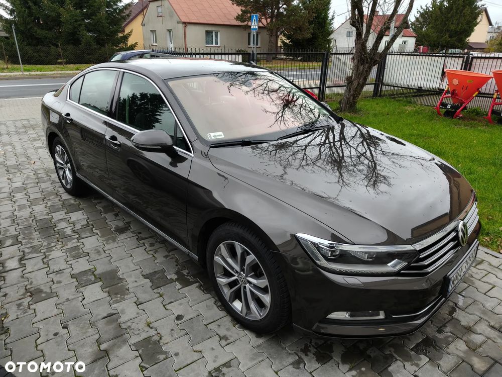 Volkswagen Passat - 1