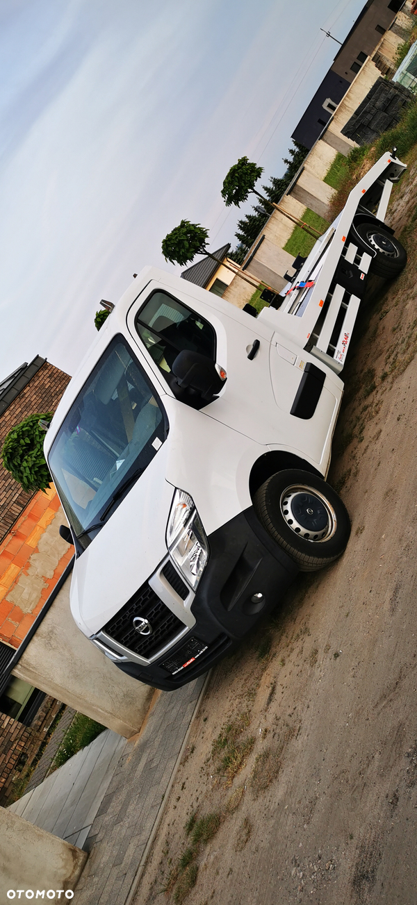 Nissan Nv400