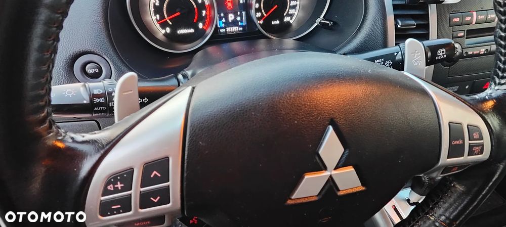 Mitsubishi Outlander 2.4 4WD CVT Intense - 20