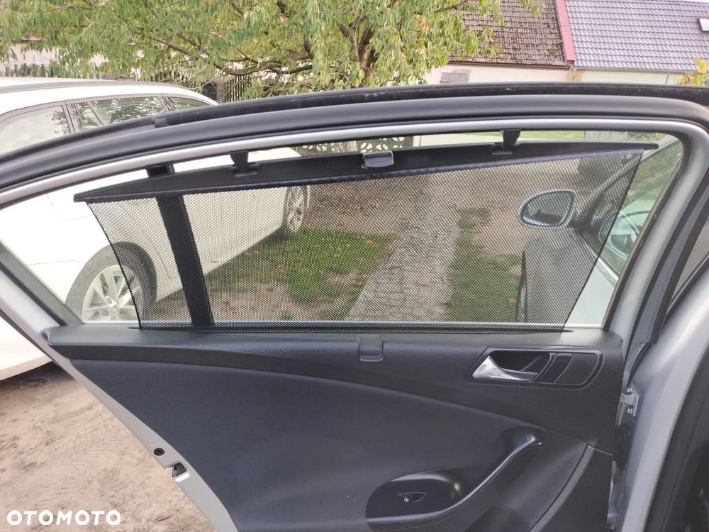 Volkswagen Passat - 12