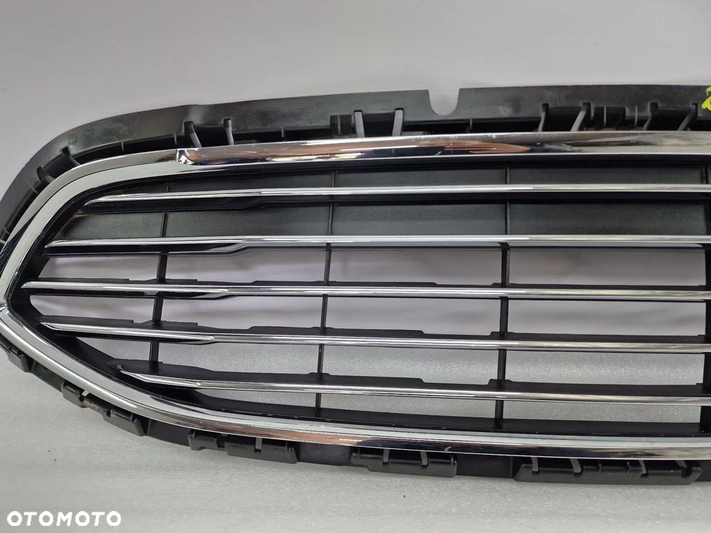 FORD FIESTA MK8 17- ATRAPA / GRILL / KRATKA ŚRODKOWA ZDEZRAKA PRZEDNIEGO PRZÓD , NR H1BB-8200-B , NR AUKCJI KR240 - 3