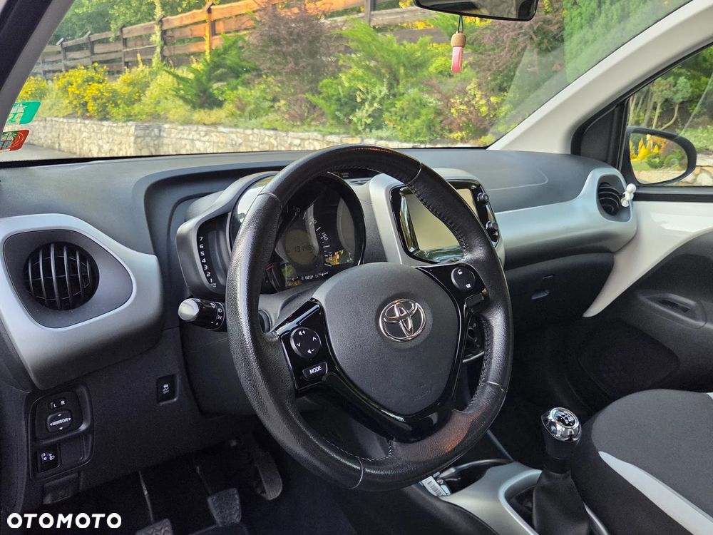 Toyota Aygo x-play touch - 25