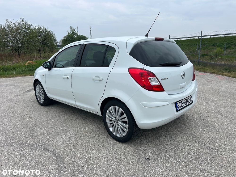 Opel Corsa 1.2 16V Essentia - 10