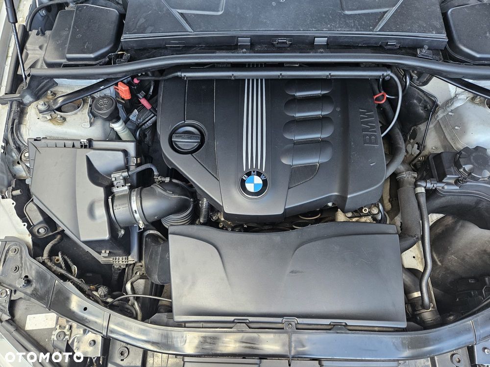 BMW Seria 3 320d DPF Efficient Dynamics Edition - 12