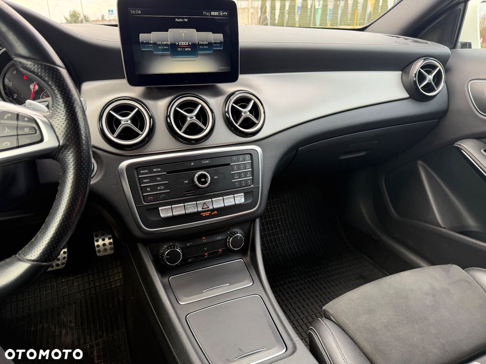 Mercedes-Benz GLA 180 7G-DCT UrbanStyle Edition - 18